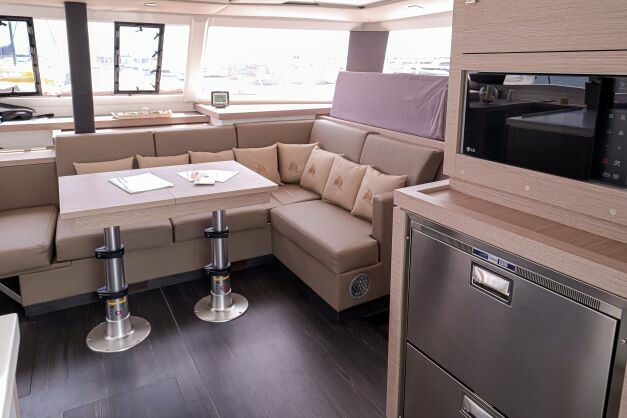 FOUNTAINE PAJOT ASTREA 42 (2022)