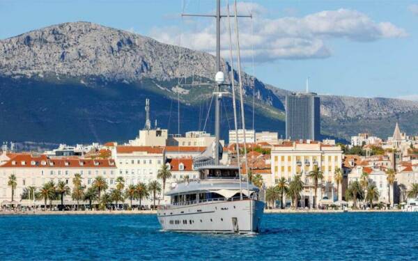 LIFE IS GOOD Luxusná motorová loď