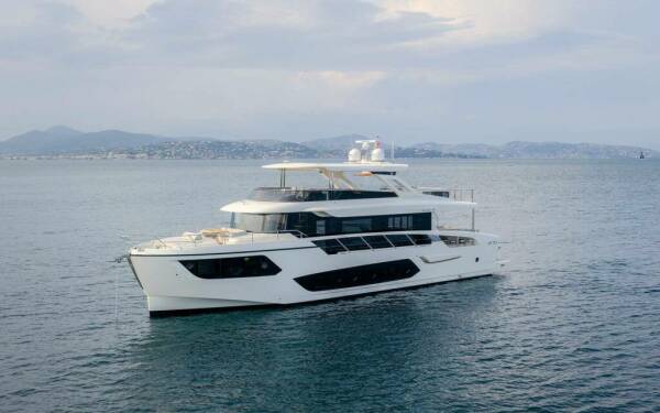 SEMELA Luxusná motorová loď