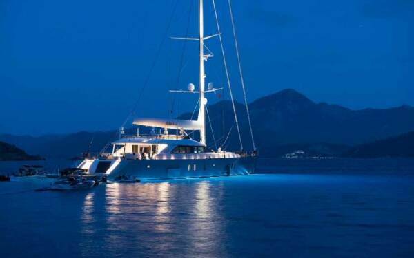 All About U 2 Yacht a vela di lusso