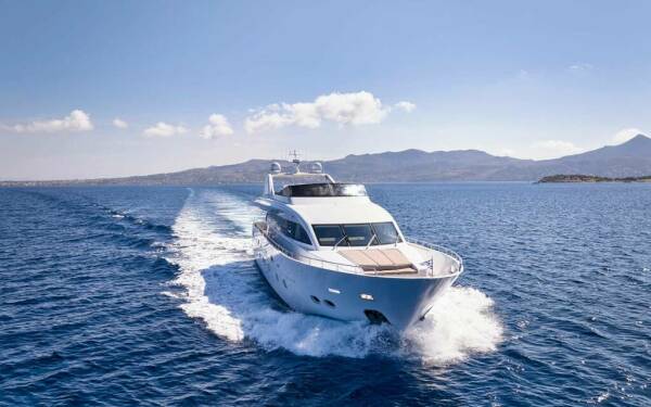 MILGAUSS Luxus-Motoryacht