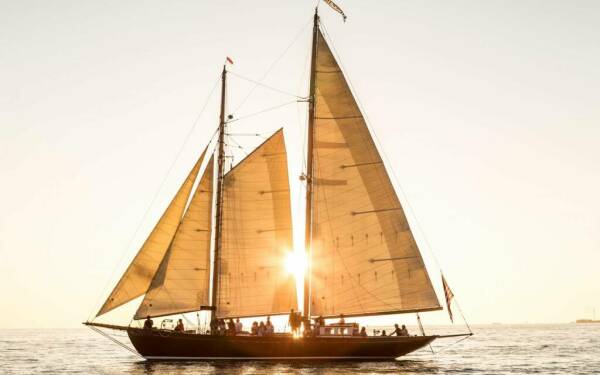 WHEN AND IF Yacht a vela di lusso