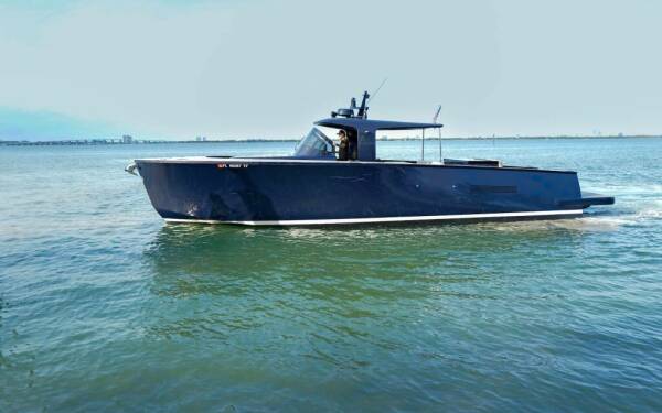 Merlin Yate de lujo a motor