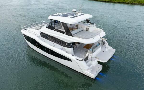 Lucy Yate de lujo a motor