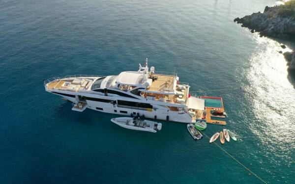 LOVE T Luxury motor yacht