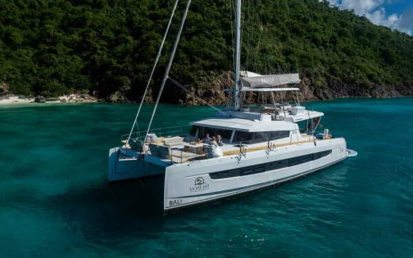 LA VIE EST BELLE Catamarán de lujo