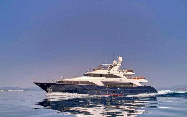 OPTION B Luxury motor yacht