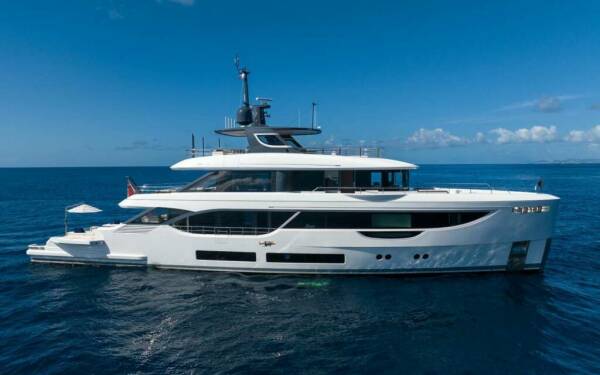 KINGS LAIR Luxury motor yacht