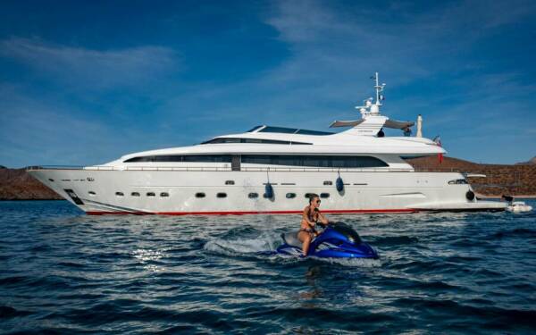Cada Uno  Luxury motor yacht