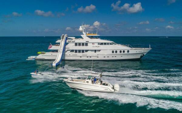 I LOVE THIS BOAT Luxury motor yacht