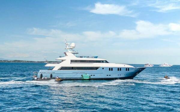 IRAMA Luxury motor yacht