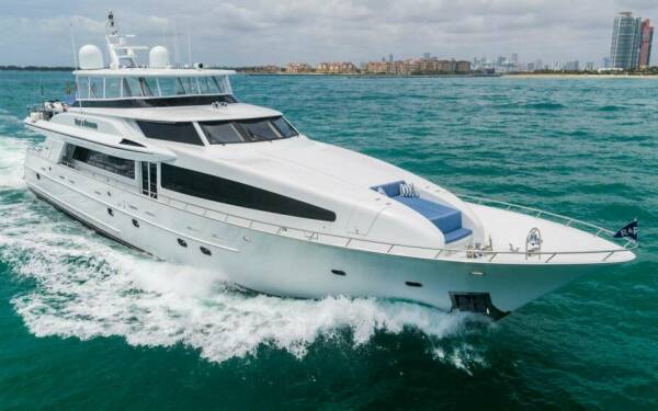 RISK & REWARD Motor yacht di lusso
