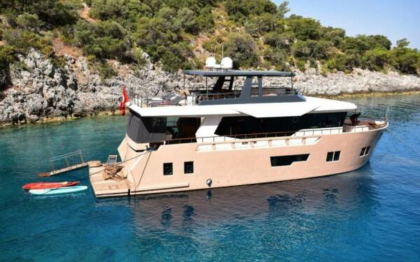 COMPASS Motor yacht di lusso