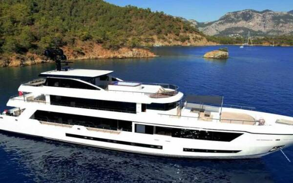 OCEAN BREEZE Luksusowy jacht motorowy