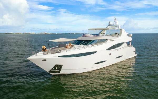 90' Custom Build Luxus-Motoryacht