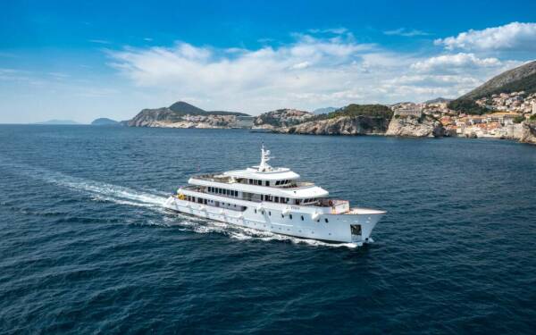 YOLO Motor yacht di lusso