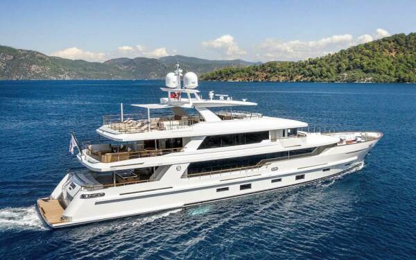 SUNRISE Motor yacht di lusso