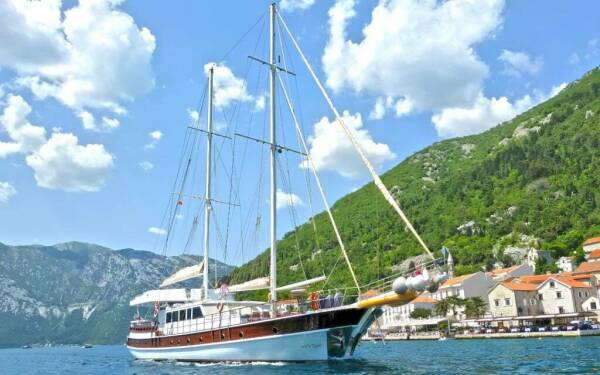 WHITE SWAN Motor yacht di lusso