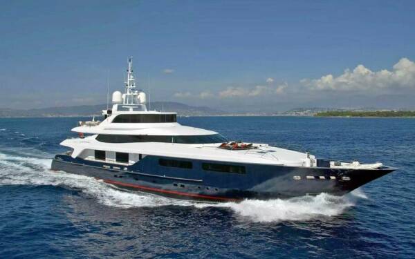 BURKUT Yate de lujo a motor