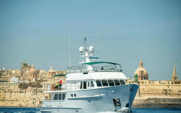 VOYAGER Luxusná motorová loď