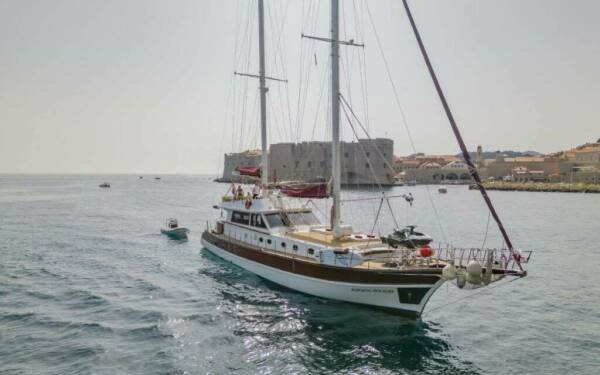 Adriatic Holidays  Motor yacht di lusso