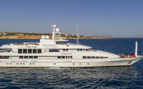 PEGASUS Yate de lujo a motor