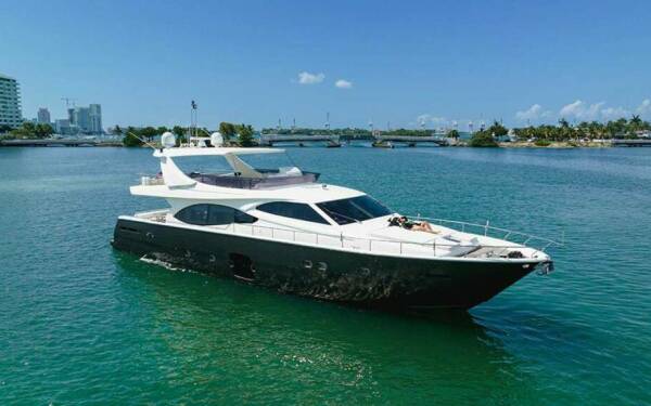 Twe11ve Motor yacht di lusso