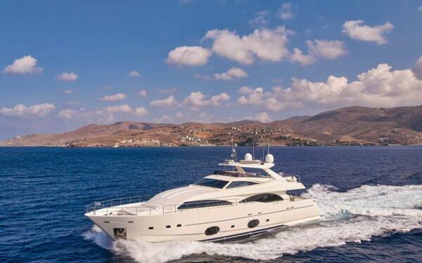 WATCH ME Yate de lujo a motor