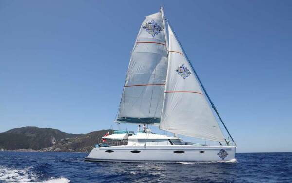 LIR Catamarán de lujo