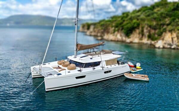 STAND BY ONE Luxusný katamarán