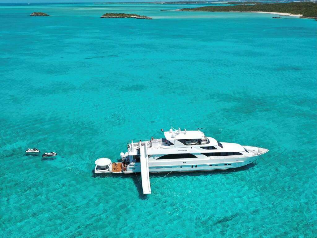 LIMITLESS Luxusná motorová loď