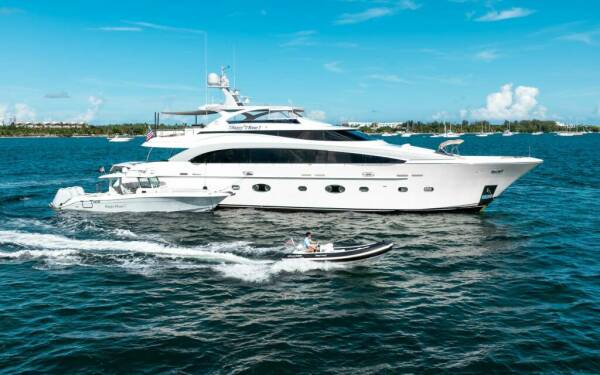 HAPPY HOUR Luxury motor yacht