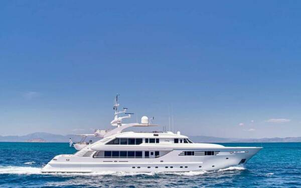 OASIS Luxury motor yacht