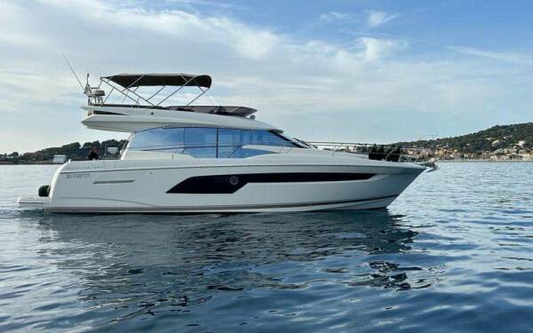 L'Odyssee Yate de lujo a motor