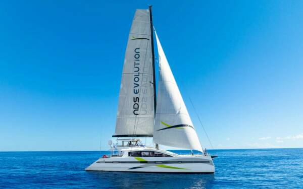 NDS EVOLUTION Catamarano di lusso
