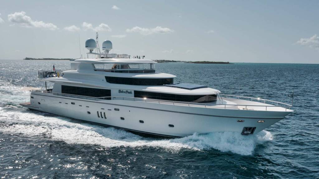 She's a Peach Luxury motor yacht