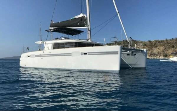 SOMEWHERE Luxusný katamarán