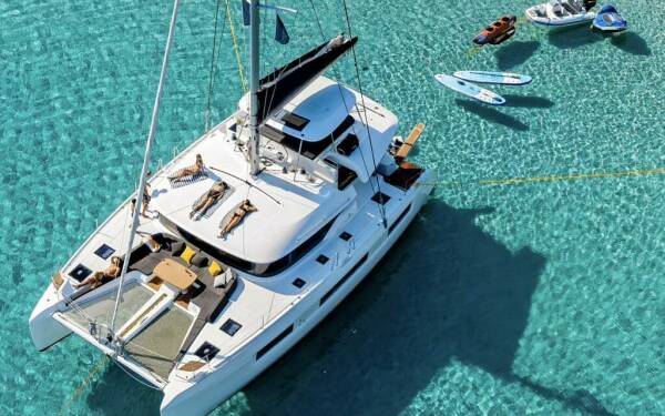 OZELO Catamarano di lusso