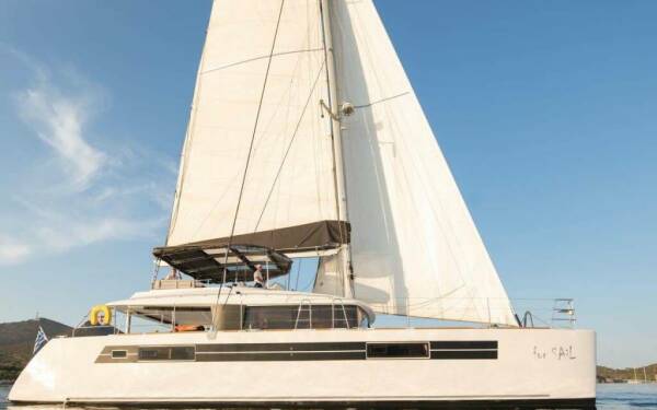 FOR SAIL  Catamarano di lusso