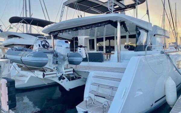 JOLIE Catamarán de lujo