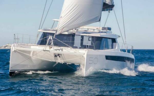 LIVIN Catamarán de lujo