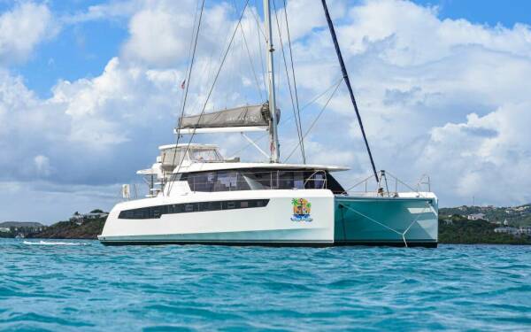 SOGGY DOGGY Catamarano di lusso