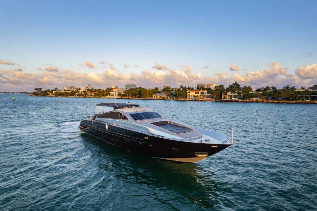 JUST FOR FUN Luxusná motorová loď