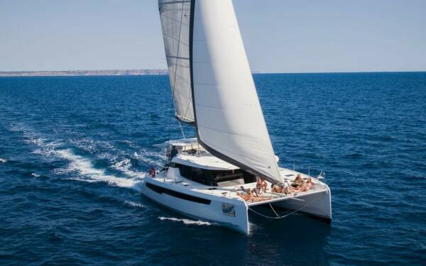 BERESHIT Catamarán de lujo