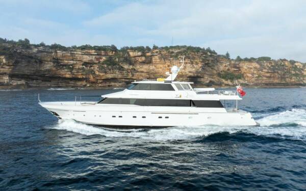 SHORETHING Yate de lujo a motor