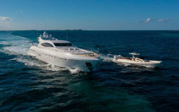 TOTAL Luxusná motorová loď