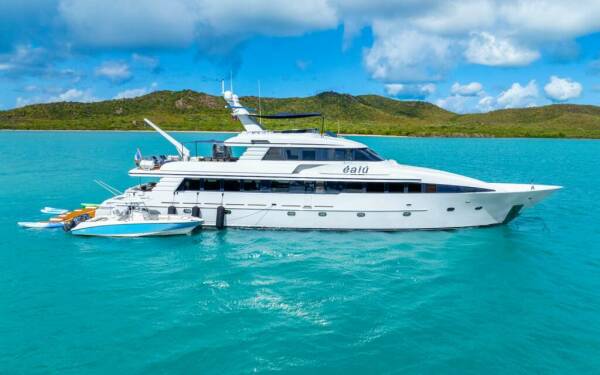 EALU Luxury motor yacht