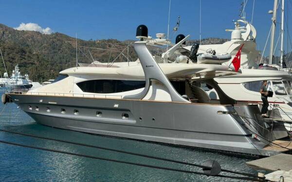BLANCO Luxus-Motoryacht