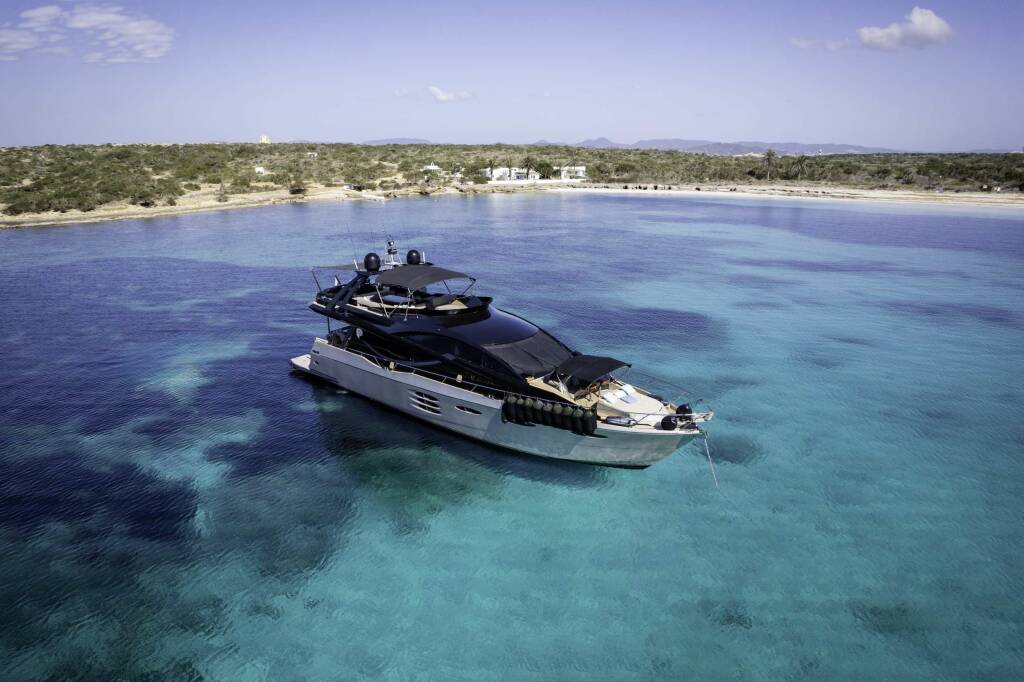 Ammonite  Luxusná motorová loď