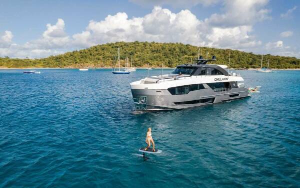 CHILLAXIN Motor yacht di lusso